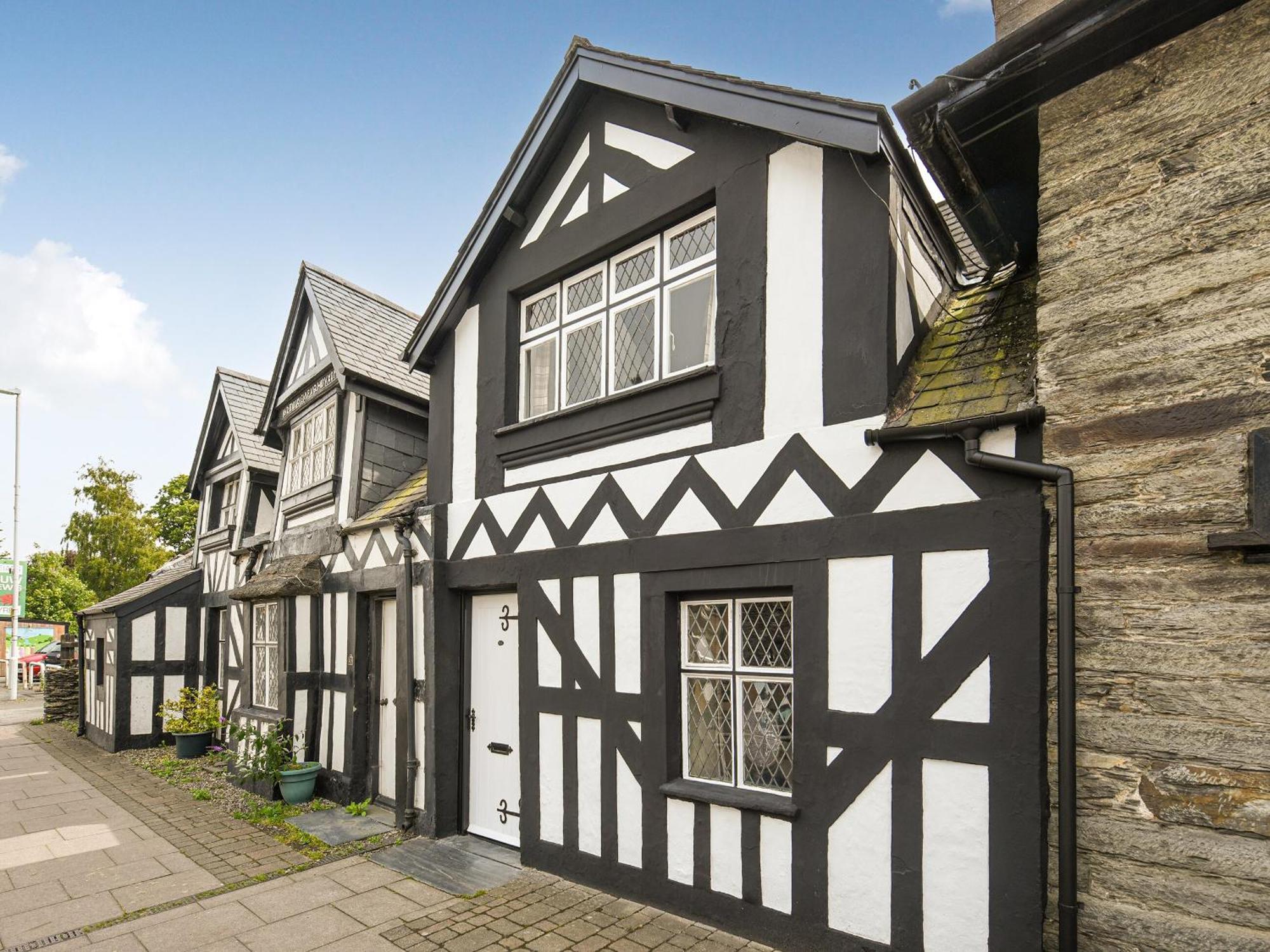Villa Bwthyn Llys Machynlleth Old Court House Extérieur photo